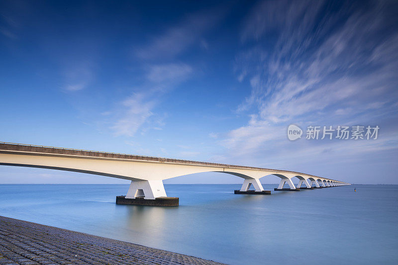 荷兰泽兰省的泽兰大桥(Zeelandbrug, Zeeland Bridge)